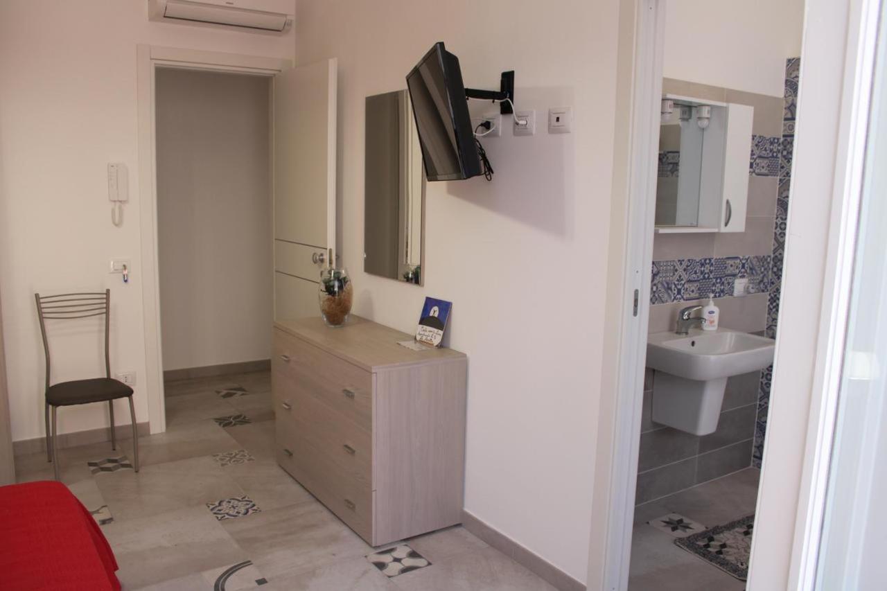La Stanza Vicino Al Mare , Una Camera Da Letto E Bagno Con Balcone Vista Mare Apartment Balestrate Ngoại thất bức ảnh